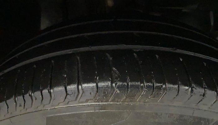 2022 Tata PUNCH ADVENTURE MT, Petrol, Manual, 72,647 km, Right Front Tyre Tread