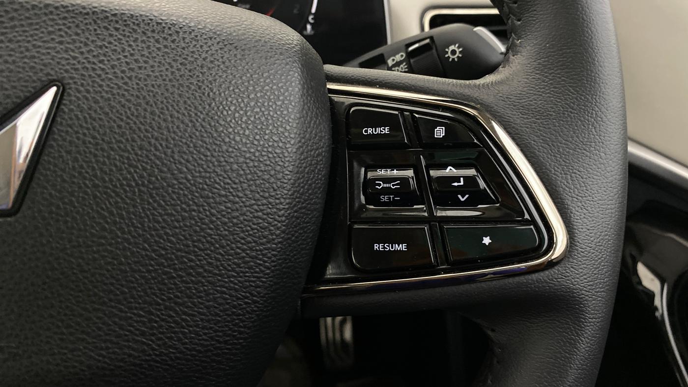 2024 Mahindra XUV700 AX 7 LUXURY P AT 7 STR, Petrol, Automatic, 24,946 km, Adaptive Cruise Control