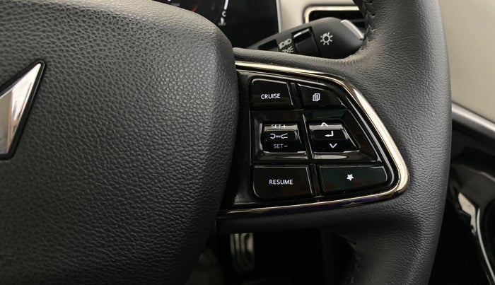 2024 Mahindra XUV700 AX 7 LUXURY P AT 7 STR, Petrol, Automatic, 24,946 km, Adaptive Cruise Control