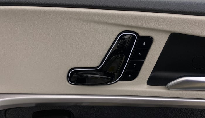 2024 Mahindra XUV700 AX 7 LUXURY P AT 7 STR, Petrol, Automatic, 24,946 km, Driver Side Adjustment Panel