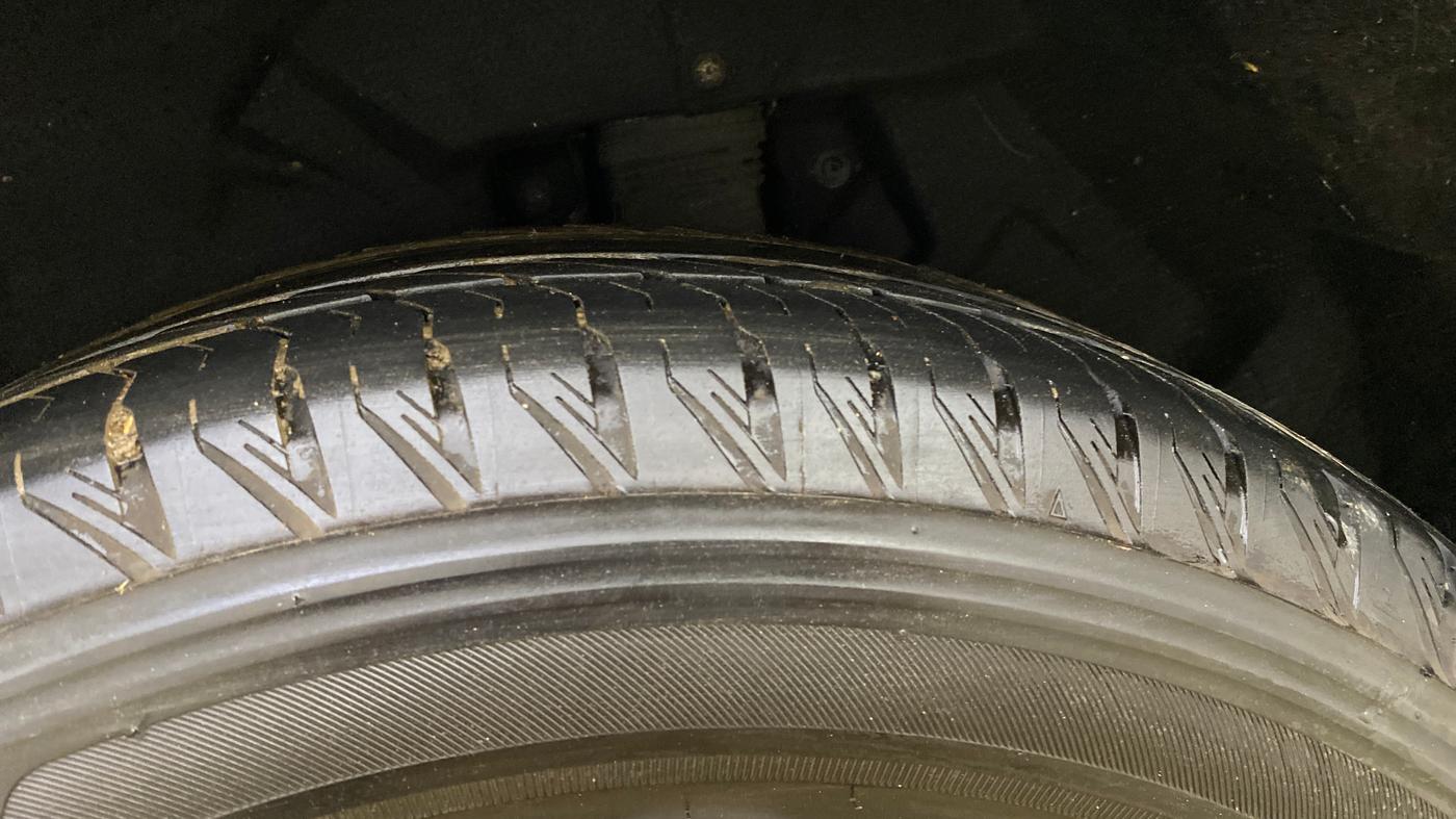 2024 Mahindra XUV700 AX 7 LUXURY P AT 7 STR, Petrol, Automatic, 24,946 km, Left Rear Tyre Tread