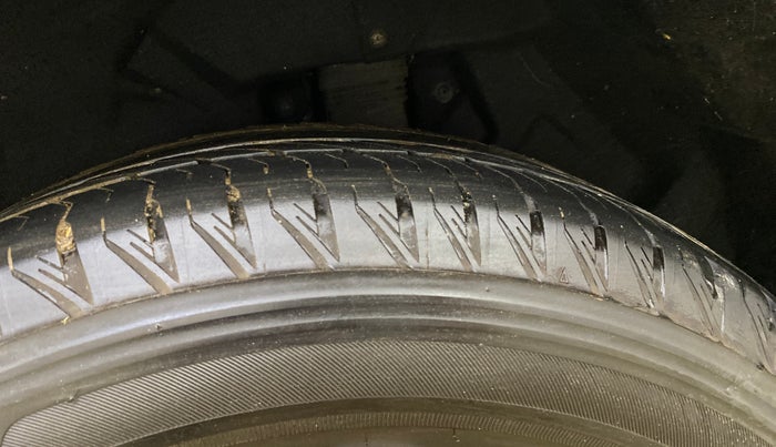 2024 Mahindra XUV700 AX 7 LUXURY P AT 7 STR, Petrol, Automatic, 24,946 km, Left Rear Tyre Tread