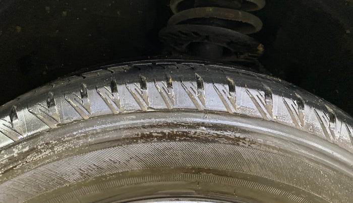 2024 Mahindra XUV700 AX 7 LUXURY P AT 7 STR, Petrol, Automatic, 24,946 km, Left Front Tyre Tread