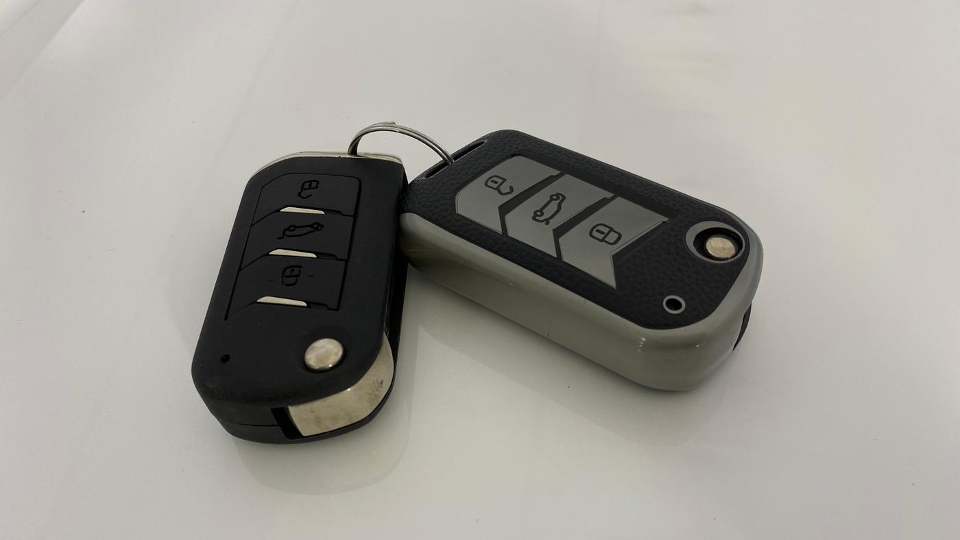 2024 Mahindra XUV700 AX 7 LUXURY P AT 7 STR, Petrol, Automatic, 24,946 km, Key Close Up