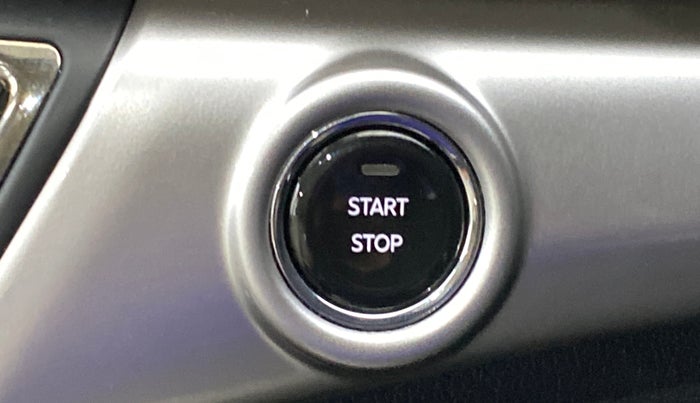 2024 Mahindra XUV700 AX 7 LUXURY P AT 7 STR, Petrol, Automatic, 24,946 km, Keyless Start/ Stop Button