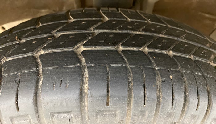2015 Maruti Omni 5 STR, Petrol, Manual, 38,233 km, Left Front Tyre Tread