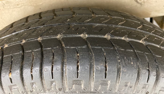 2015 Maruti Omni 5 STR, Petrol, Manual, 38,233 km, Right Rear Tyre Tread