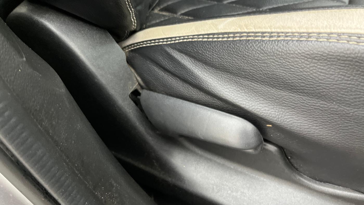 2022 Maruti Vitara Brezza VXI, Petrol, Manual, 80,550 km, Driver Side Adjustment Panel
