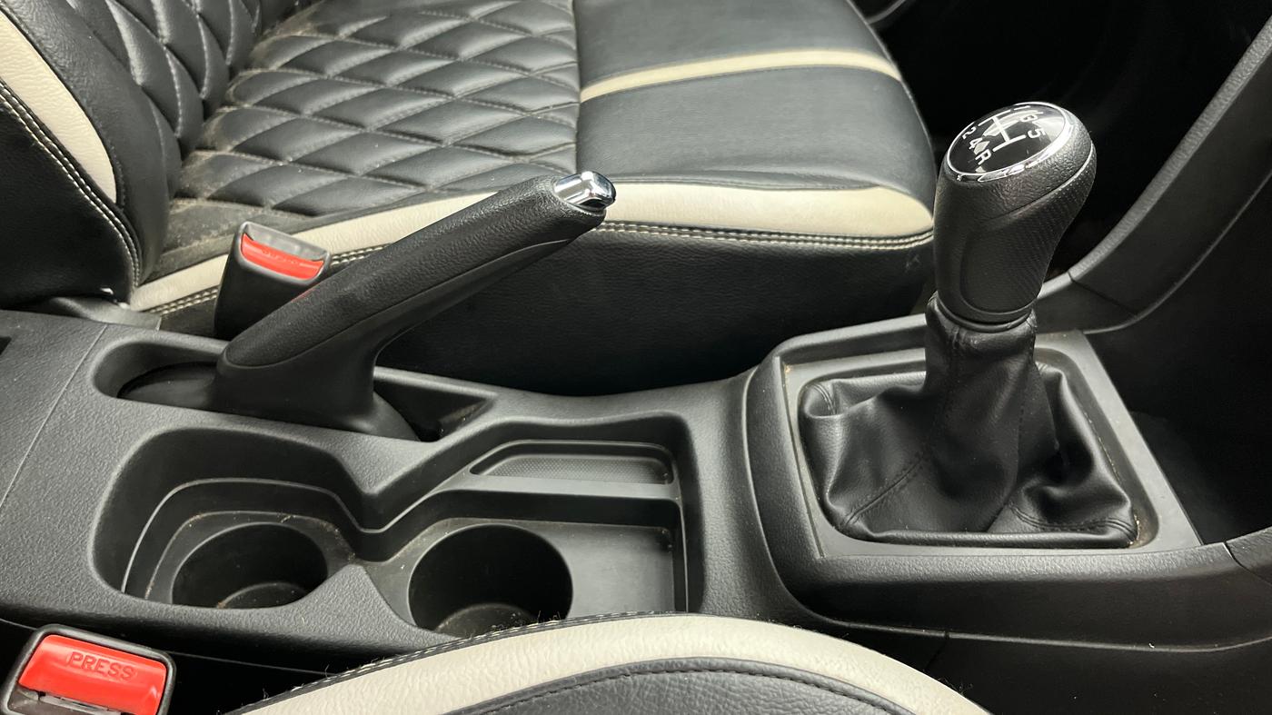 2022 Maruti Vitara Brezza VXI, Petrol, Manual, 80,550 km, Gear Lever