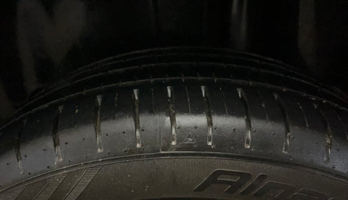 2017 Maruti Ciaz ALPHA 1.4 PETROL, Petrol, Manual, 55,946 km, Left Rear Tyre Tread