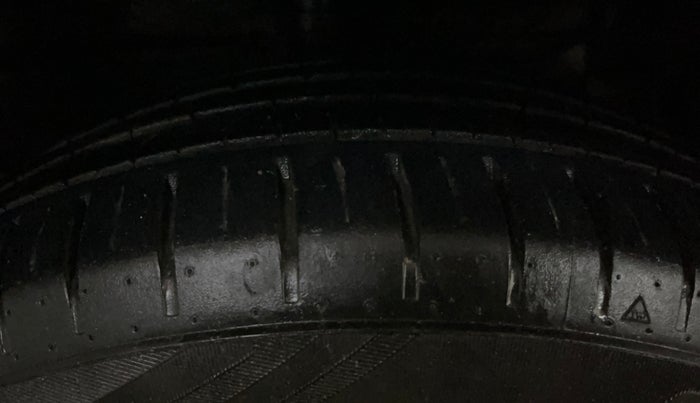 2017 Maruti Ciaz ALPHA 1.4 PETROL, Petrol, Manual, 55,946 km, Right Front Tyre Tread