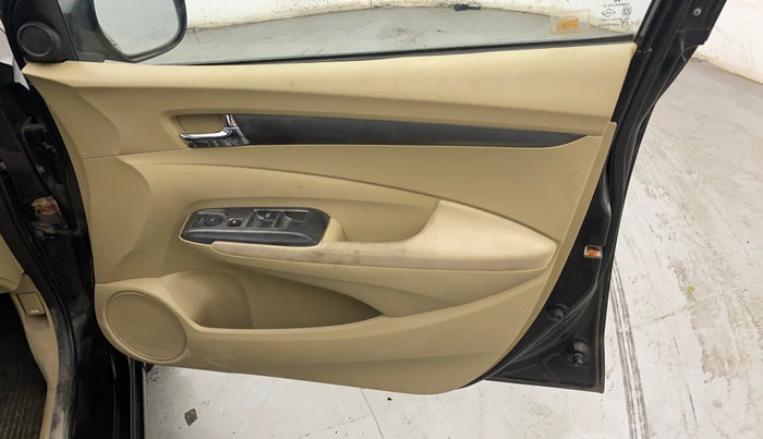 2013 Honda City 1.5L I-VTEC V MT SUNROOF, Petrol, Manual, 1,34,141 km, Driver Side Door Panels Control