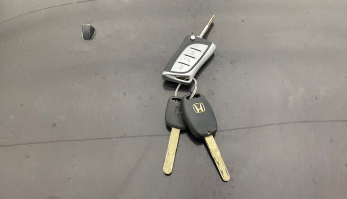 2013 Honda City 1.5L I-VTEC V MT SUNROOF, Petrol, Manual, 1,34,141 km, Key Close Up