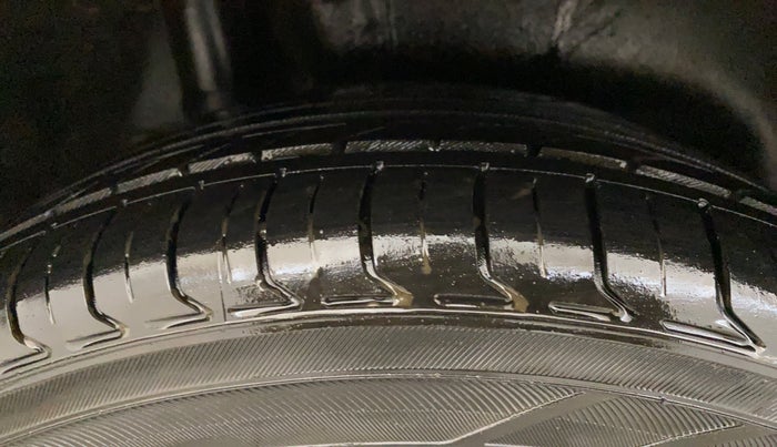 2013 Honda City 1.5L I-VTEC V MT SUNROOF, Petrol, Manual, 1,34,141 km, Right Rear Tyre Tread