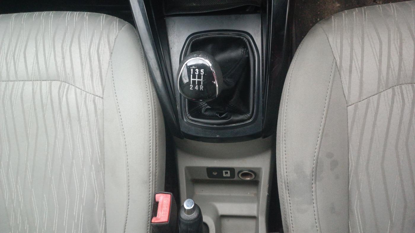 2013 Ford Ecosport TITANIUM 1.5L DIESEL, Diesel, Manual, 1,04,473 km, Gear Lever