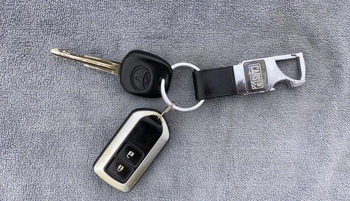 2010 Toyota Corolla Altis VL AT, Petrol, Automatic, 48,863 km, Key Close Up