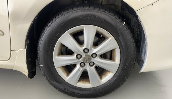 2010 Toyota Corolla Altis VL AT, Petrol, Automatic, 48,863 km, Right Front Wheel