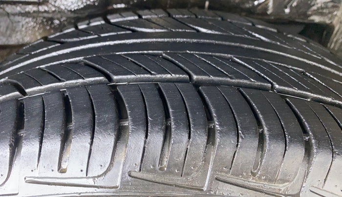 2010 Toyota Corolla Altis VL AT, Petrol, Automatic, 48,863 km, Right Rear Tyre Tread