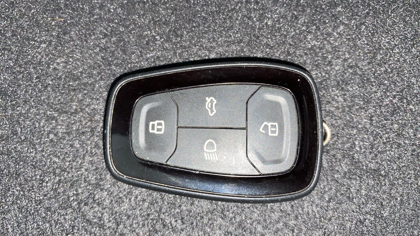 2022 Tata PUNCH ACCOMPLISHED MT, Petrol, Manual, 30,465 km, Key Close Up