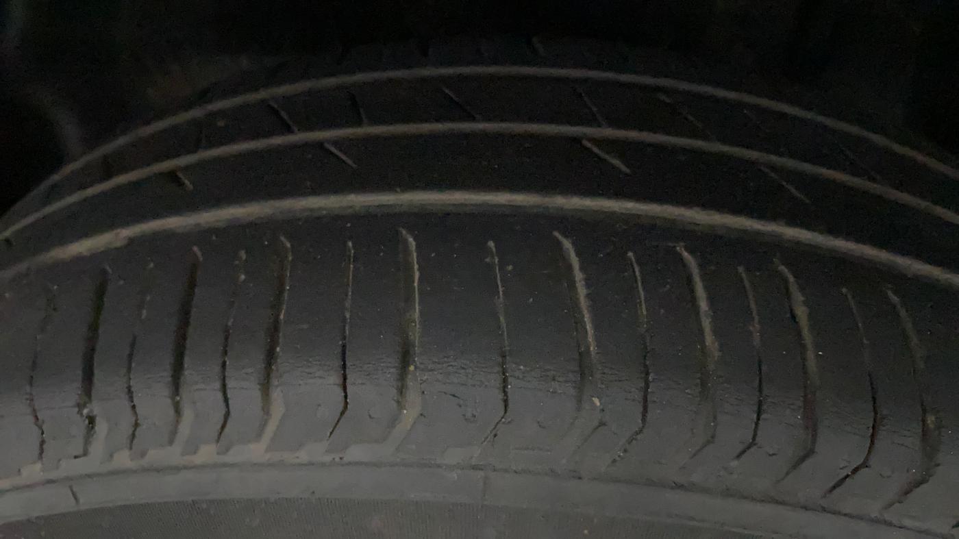 2022 Tata PUNCH ACCOMPLISHED MT, Petrol, Manual, 30,465 km, Left Front Tyre Tread