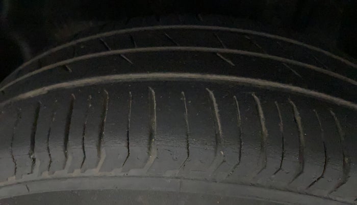 2022 Tata PUNCH ACCOMPLISHED MT, Petrol, Manual, 30,465 km, Left Front Tyre Tread