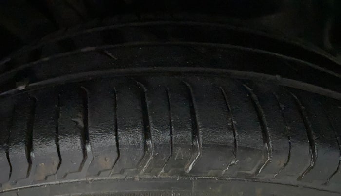 2022 Tata PUNCH ACCOMPLISHED MT, Petrol, Manual, 30,465 km, Right Front Tyre Tread