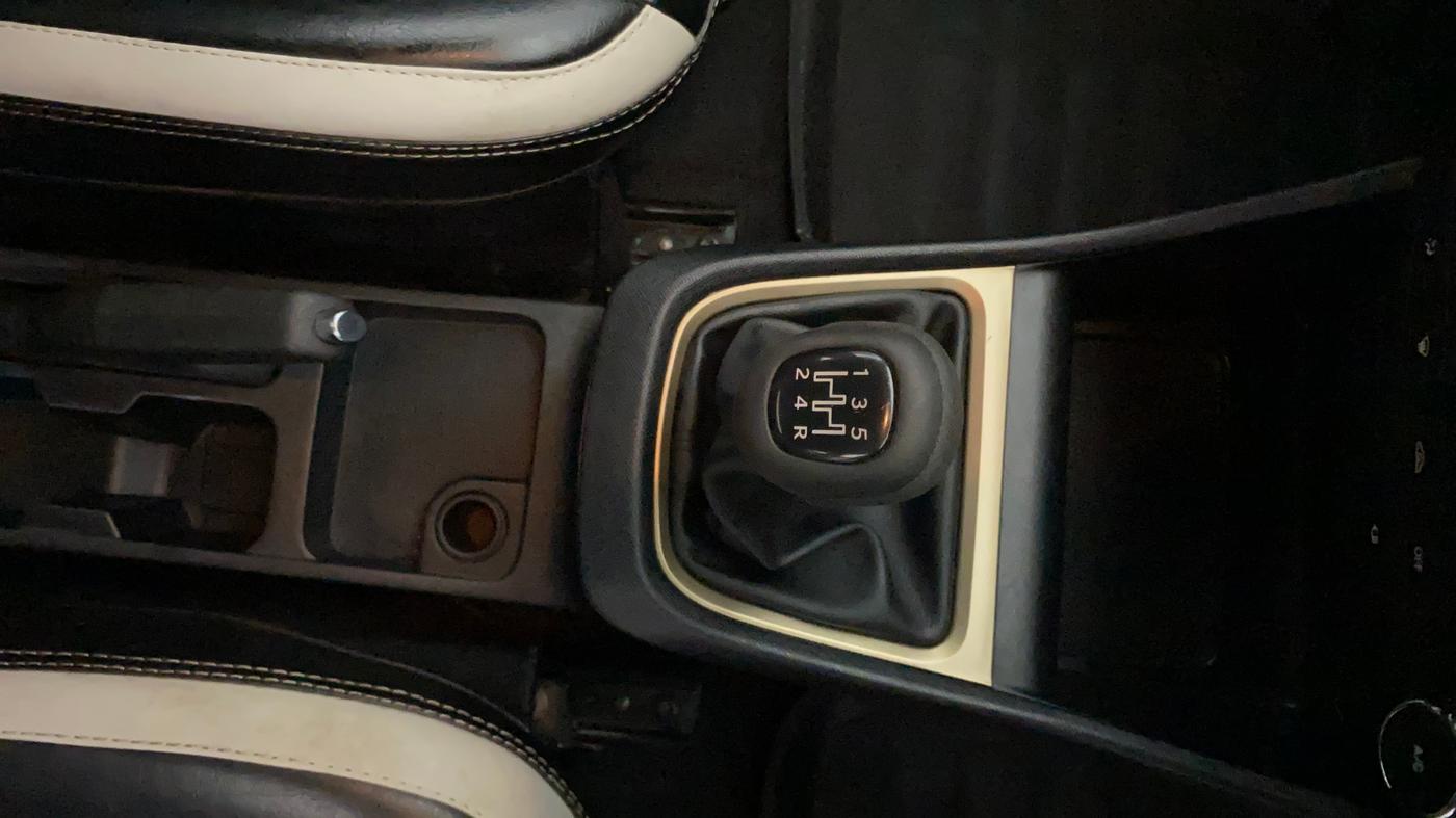 2022 Tata PUNCH ACCOMPLISHED MT, Petrol, Manual, 30,465 km, Gear Lever