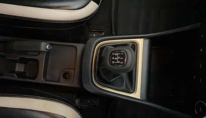 2022 Tata PUNCH ACCOMPLISHED MT, Petrol, Manual, 30,465 km, Gear Lever