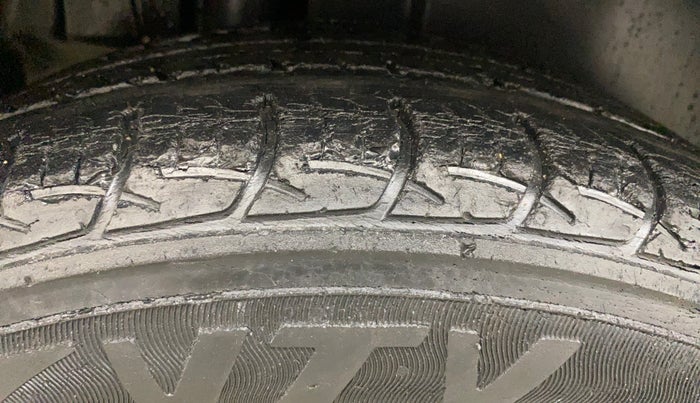 2014 Maruti Ertiga VXI, Petrol, Manual, 1,18,800 km, Right Rear Tyre Tread