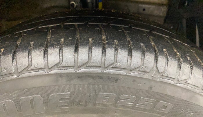 2014 Maruti Ertiga VXI, Petrol, Manual, 1,18,800 km, Right Front Tyre Tread