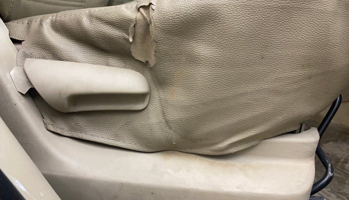 2014 Maruti Ertiga VXI, Petrol, Manual, 1,18,800 km, Driver Side Adjustment Panel