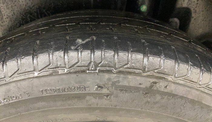 2014 Maruti Ertiga VXI, Petrol, Manual, 1,18,800 km, Left Rear Tyre Tread