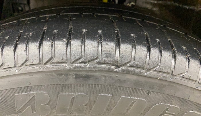 2014 Maruti Ertiga VXI, Petrol, Manual, 1,18,800 km, Left Front Tyre Tread