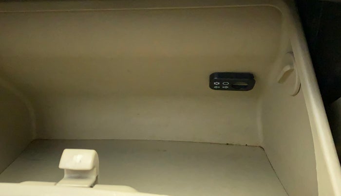 2012 Hyundai Verna FLUIDIC 1.6 VTVT SX, Petrol, Manual, 69,278 km, Cooled Glove Box