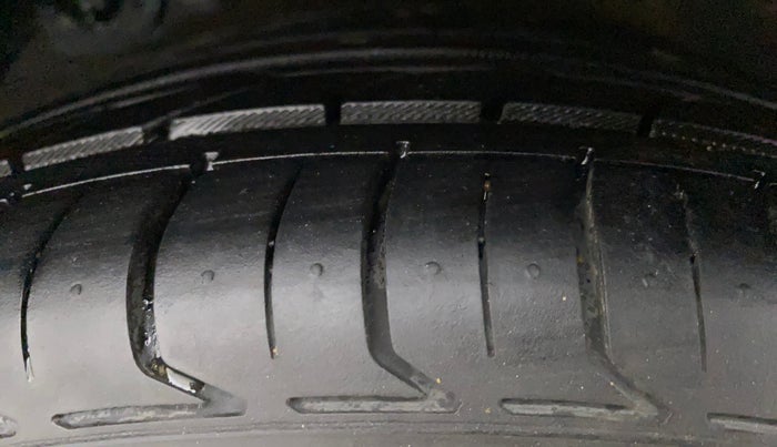 2012 Hyundai Verna FLUIDIC 1.6 VTVT SX, Petrol, Manual, 69,278 km, Right Rear Tyre Tread