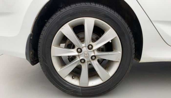 2012 Hyundai Verna FLUIDIC 1.6 VTVT SX, Petrol, Manual, 69,278 km, Right Rear Wheel