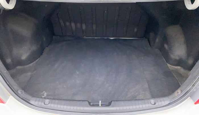 2012 Hyundai Verna FLUIDIC 1.6 VTVT SX, Petrol, Manual, 69,278 km, Boot Inside