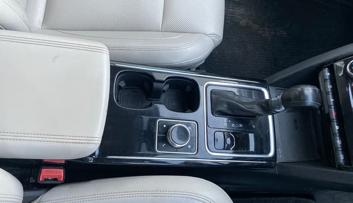 2021 Mahindra XUV700 AX 7 LUXURY D AT 7 STR, Diesel, Automatic, 77,604 km, Gear Lever