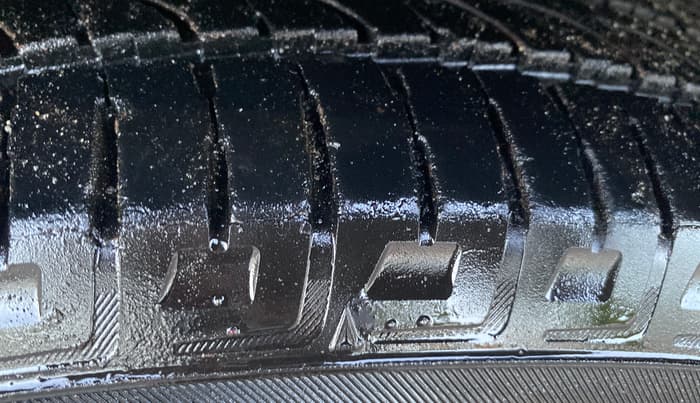 2021 Mahindra XUV700 AX 7 LUXURY D AT 7 STR, Diesel, Automatic, 77,604 km, Right Front Tyre Tread