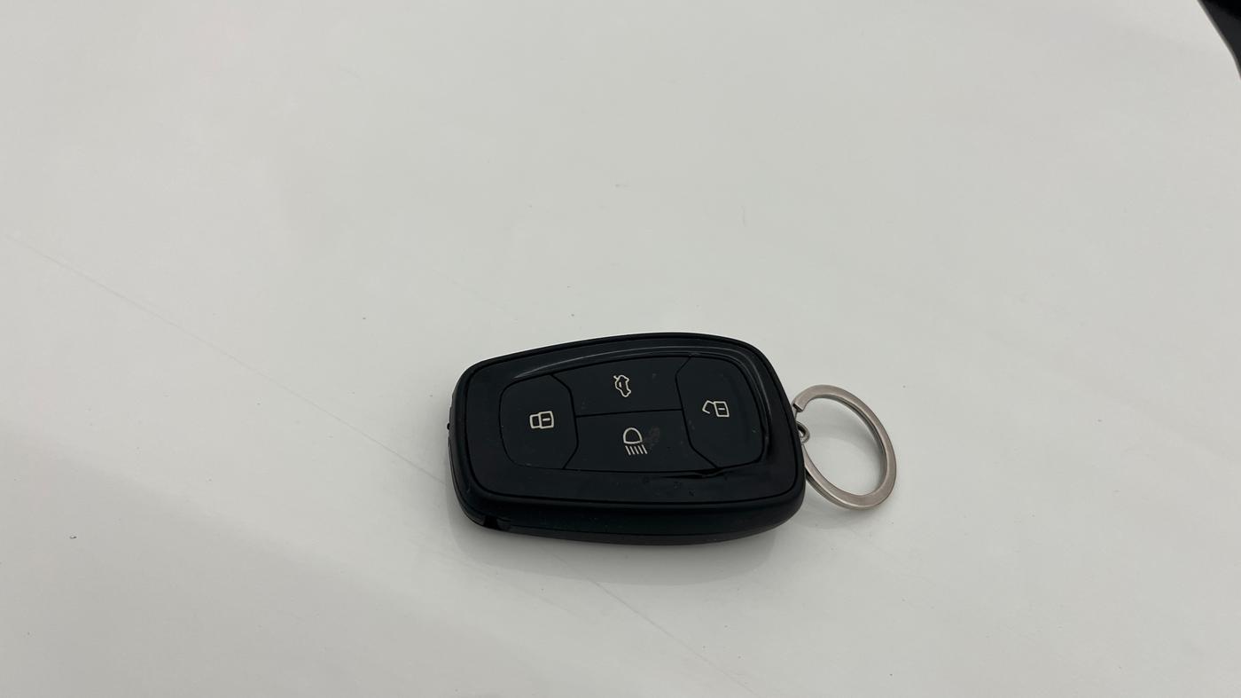 2023 Tata Harrier XZ PLUS 2.0L DUAL TONE, Diesel, Manual, 1,12,783 km, Key Close Up