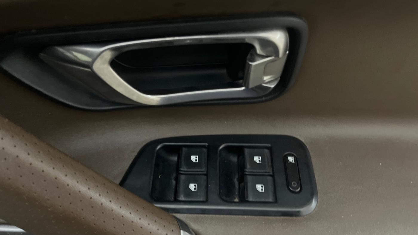 2023 Tata Harrier XZ PLUS 2.0L DUAL TONE, Diesel, Manual, 1,12,783 km, Driver Side Door Panels Control