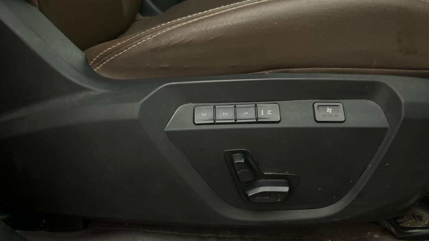 2023 Tata Harrier XZ PLUS 2.0L DUAL TONE, Diesel, Manual, 1,12,783 km, Driver Side Adjustment Panel