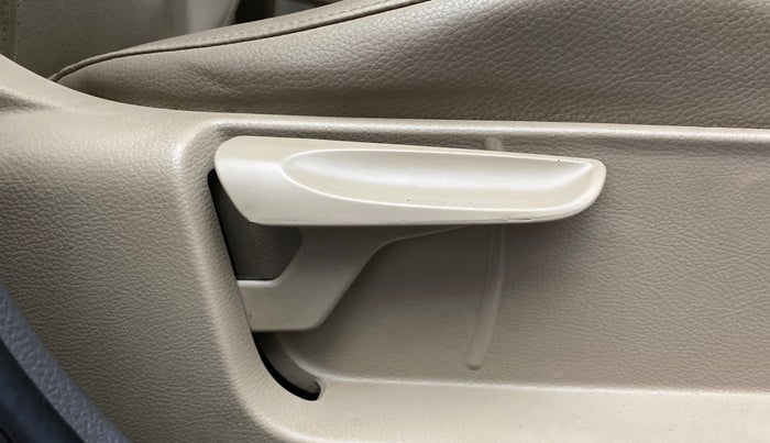 2017 Volkswagen Vento 1.2 TSI HIGHLINE PLUS AT, Petrol, Automatic, 92,325 km, Driver Side Adjustment Panel