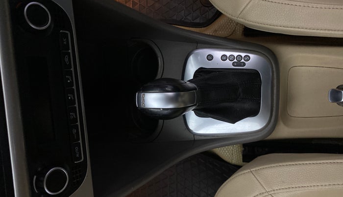 2017 Volkswagen Vento 1.2 TSI HIGHLINE PLUS AT, Petrol, Automatic, 92,325 km, Gear Lever