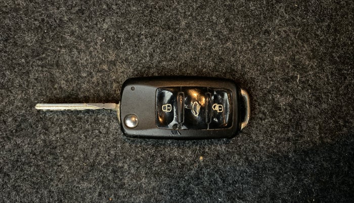 2017 Volkswagen Vento 1.2 TSI HIGHLINE PLUS AT, Petrol, Automatic, 92,325 km, Key Close Up