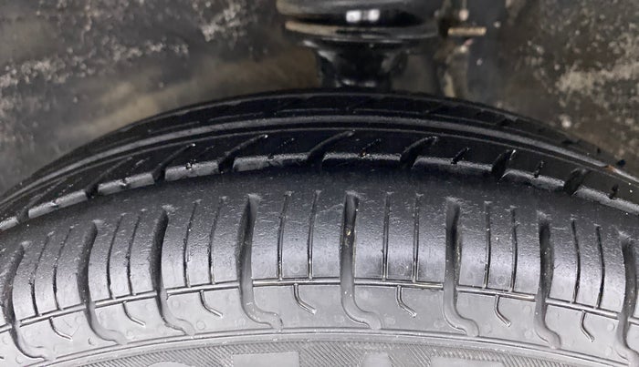 2012 Maruti Alto LXI, Petrol, Manual, 64,934 km, Left Front Tyre Tread