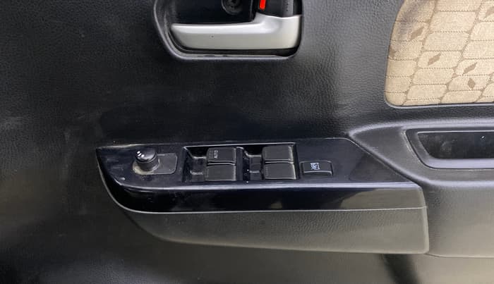 2017 Maruti Wagon R 1.0 VXI, Petrol, Manual, 30,199 km, Driver Side Door Panels Control