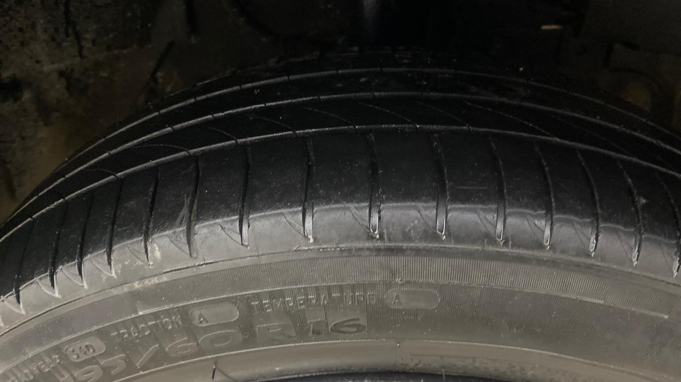 2018 Tata NEXON XT PETROL, Petrol, Manual, 61,928 km, Right Front Tyre Tread