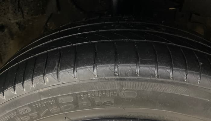 2018 Tata NEXON XT PETROL, Petrol, Manual, 61,927 km, Right Front Tyre Tread