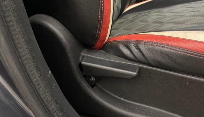 2018 Tata NEXON XT PETROL, Petrol, Manual, 61,927 km, Driver Side Adjustment Panel